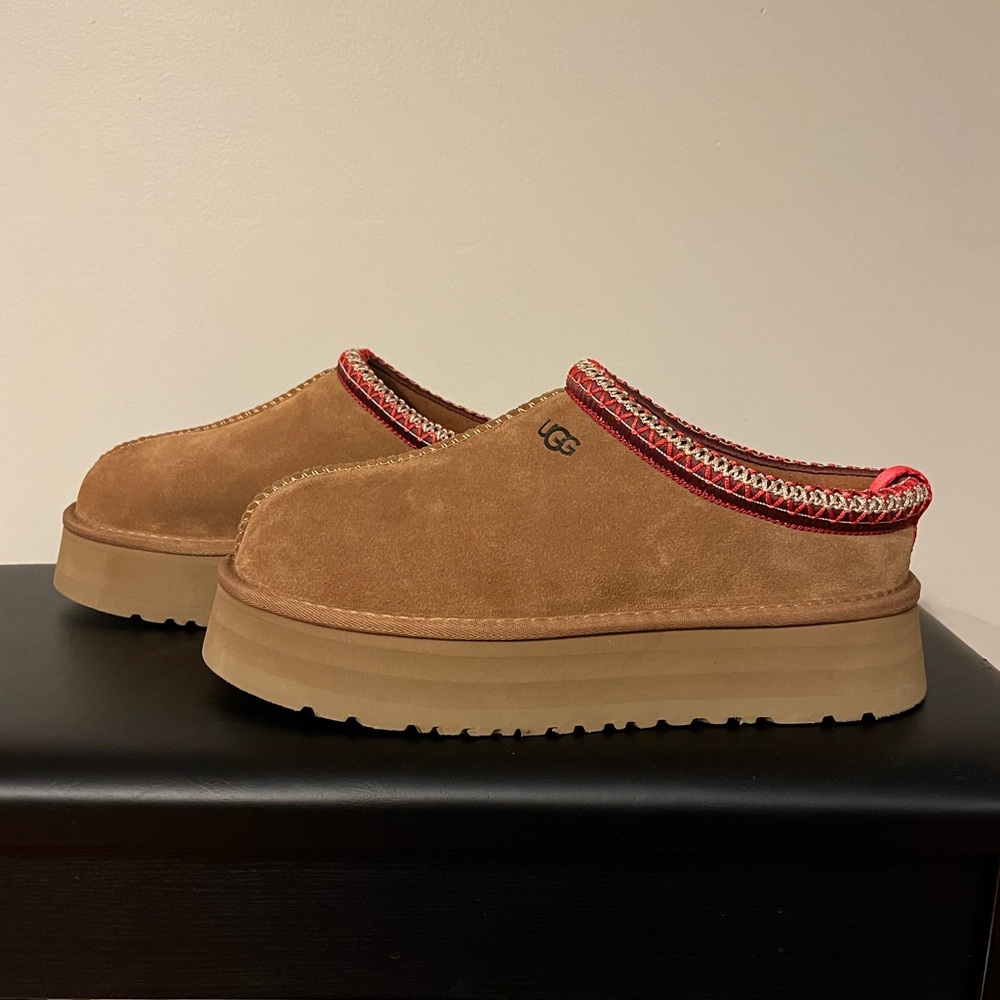UGG Tazz Platform Size 11 (Eu 42)